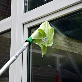 Unger ErgoTec® vinduespudsersæt med teleskopskaft til udestue