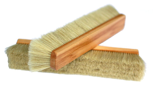 vindueskost er den originale ægte håndlavede vindueskost, som er fremstillet af bøgetræ og lyse svinehå