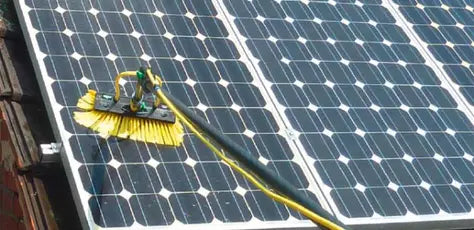 Rengørings sæt til solceller, solpaneler. Solcellerengøring med ultra rent vand og teleskopskaft med vaskebørste til vask af solcelleanlæg.